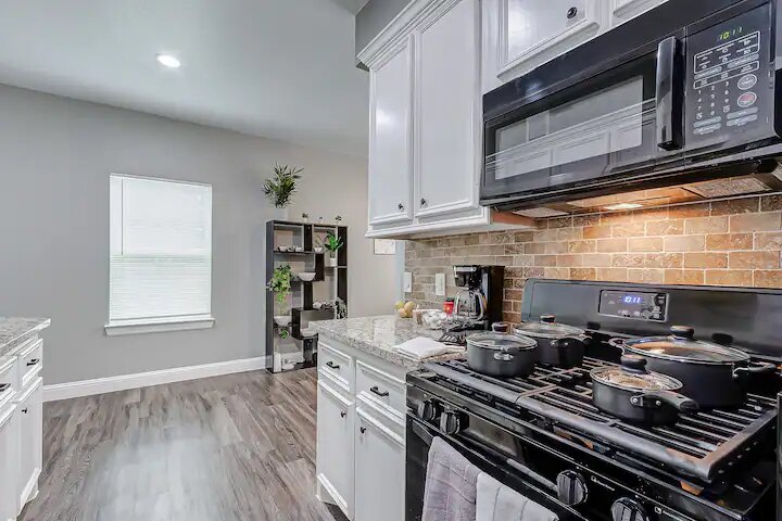 Centrally Located Modern Home - 5 mi to DT HTX
